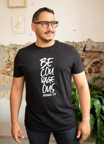 T-Shirt Be Courageous in black. 